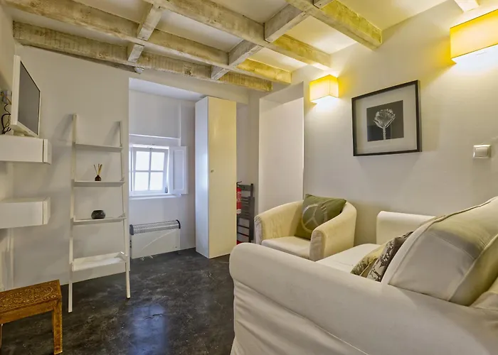 New! Lovely Duplex In The Heart Of Alfama شقة