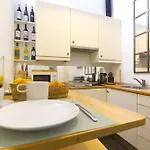 New! Lovely Duplex In The Heart Of Alfama דירה *