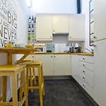 New! Lovely Duplex In The Heart Of Alfama דירה *