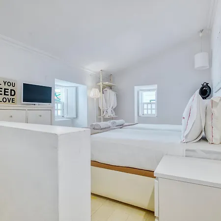 Appartamento New! Lovely Duplex In The Heart Of Alfama Lisbona
